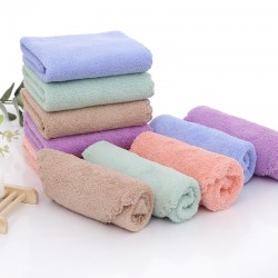Plain square coral fleece hand towels, absorbent, simple, children's and kindergarten hand towels with logos, available as labor protection gifts.