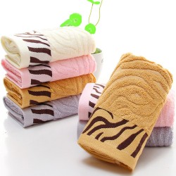 Manufacturer wholesale bamboo fiber towels, tiger-print thickened 110g face towels, wholesale gifts, bamboo charcoal fiber towels.